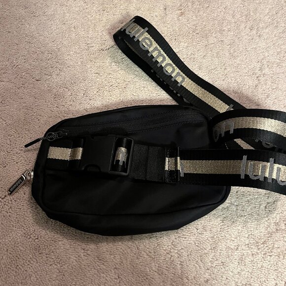 lululemon Everywhere Belt Bag - Picture 6 of 7